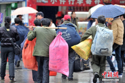 聚焦春節(jié)“恐歸族”：近鄉(xiāng)情怯，恐懼何來？(圖)